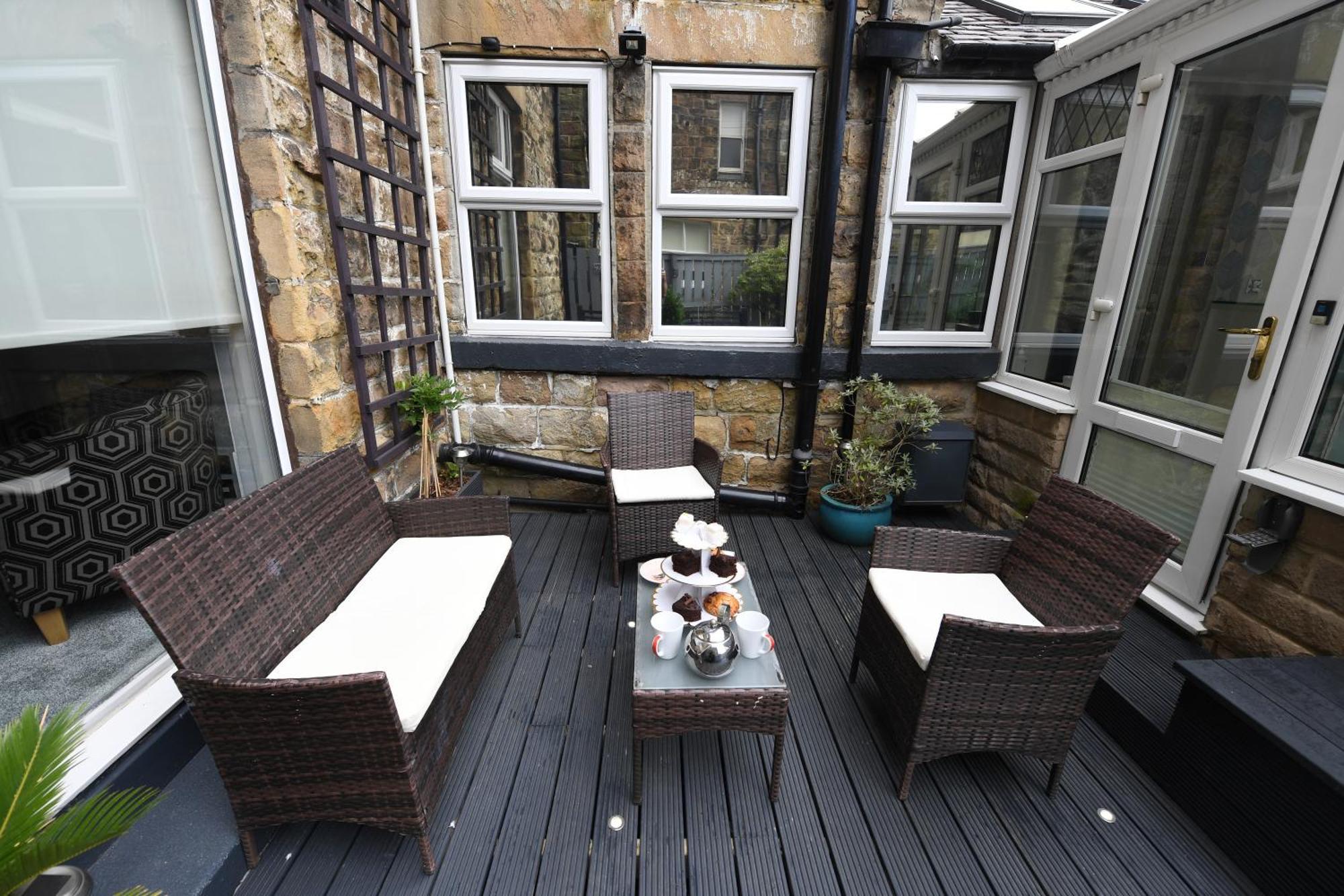 Harrogate Holiday Apartments - Courtyard Mews - Garden Экстерьер фото